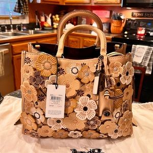 Coach 1941 Rogue 30, Leather Satchel Tea Rose
BEECHWOOD/BLK COPPER 59243 NWT